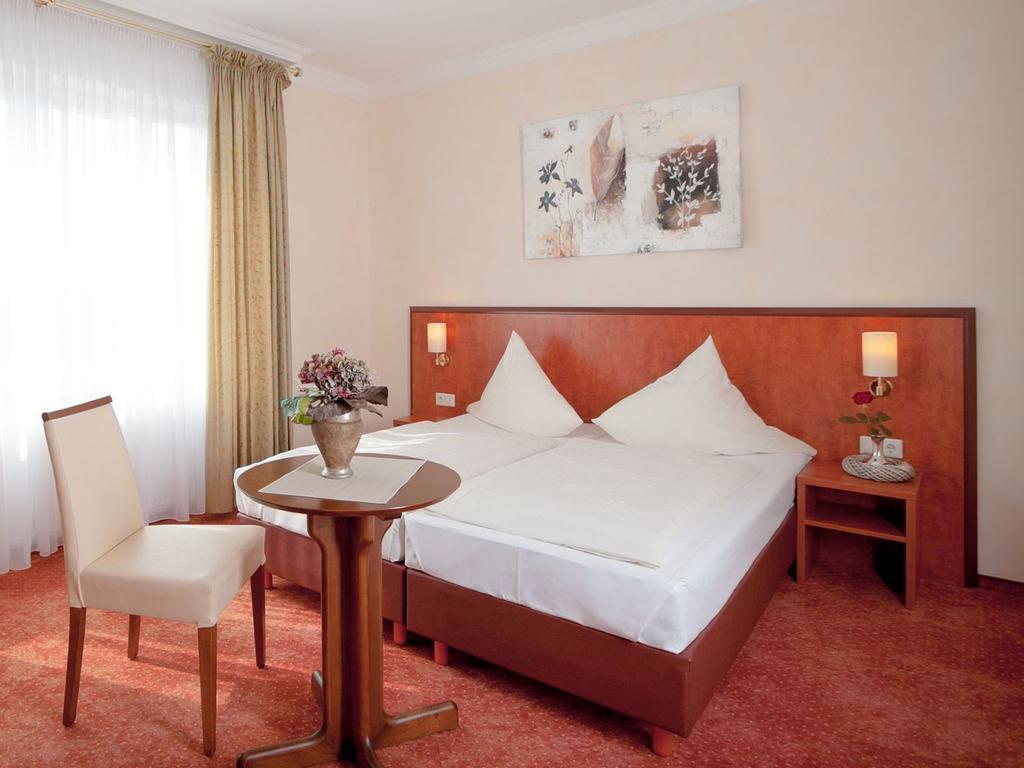 Landhotel Jaeckel Halle  Екстериор снимка