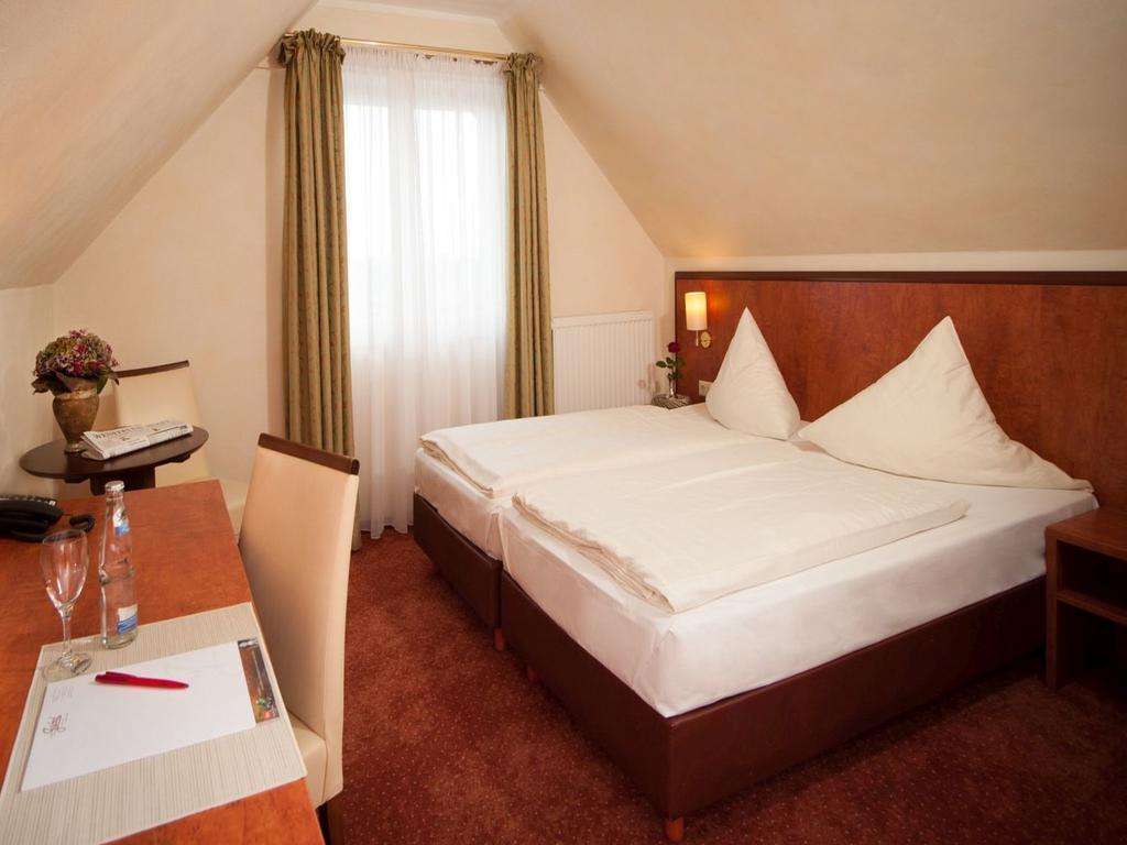 Landhotel Jaeckel Halle  Екстериор снимка